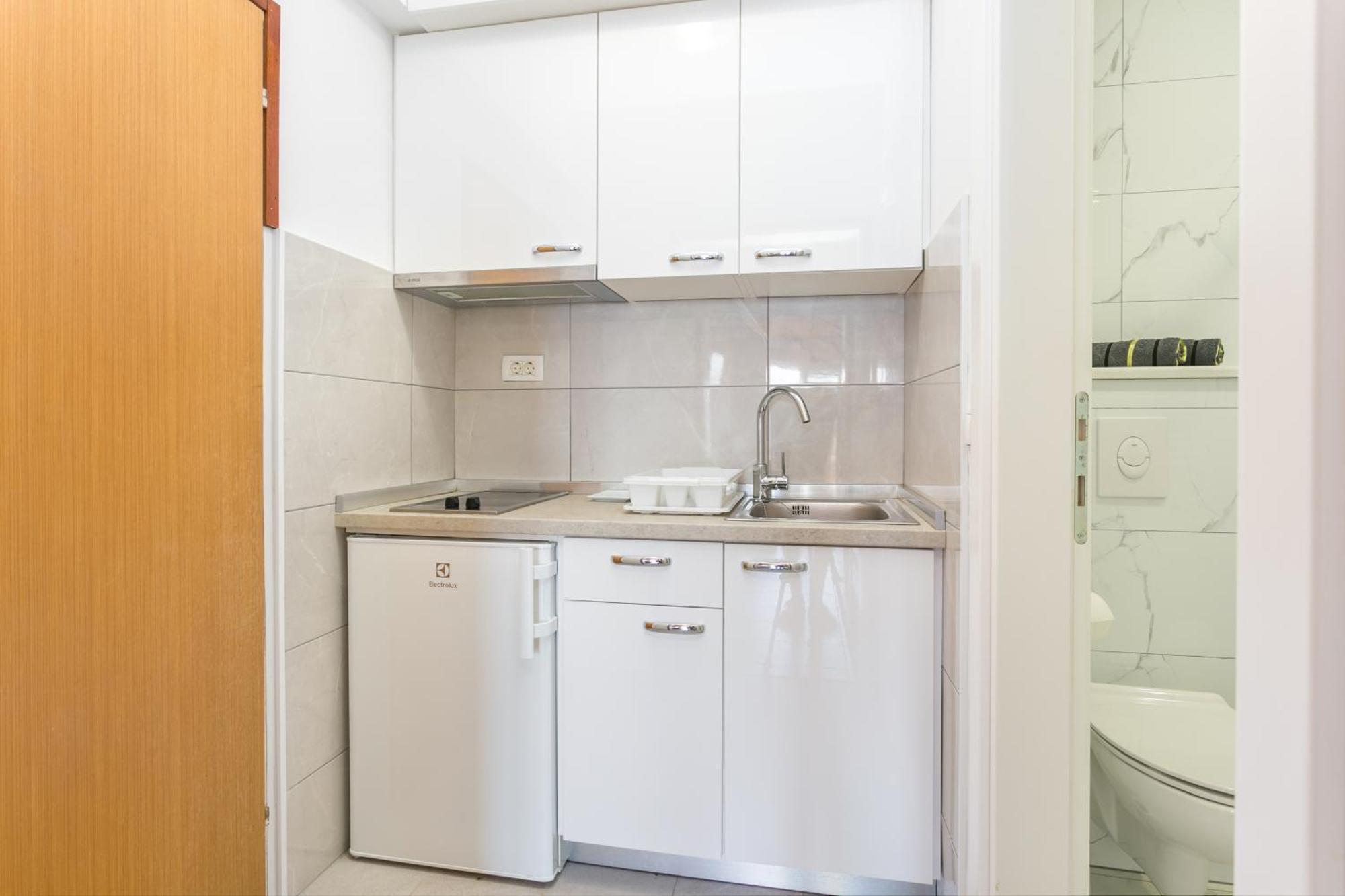 By The Sea Brela, Makarska - 18356 Apartment *