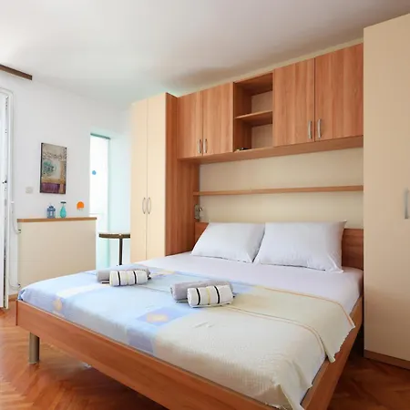 Apartments By The Sea Brela, Makarska - 18356 Exterior photo
