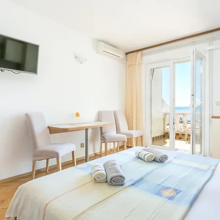 Apartments By The Sea Brela, Makarska - 18356 Exterior photo