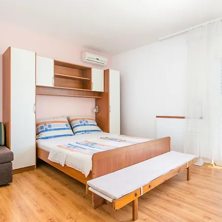 Apartments By The Sea Brela, Makarska - 18356 Exterior photo