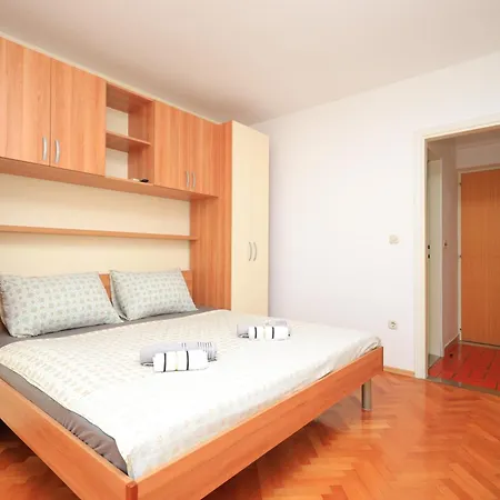 Apartments By The Sea Brela, Makarska - 18356 Room photo