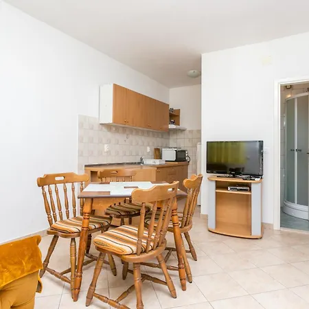 Apartments By The Sea Brela, Makarska - 18356 Room photo