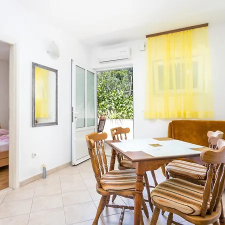 Apartments By The Sea Brela, Makarska - 18356 Room photo