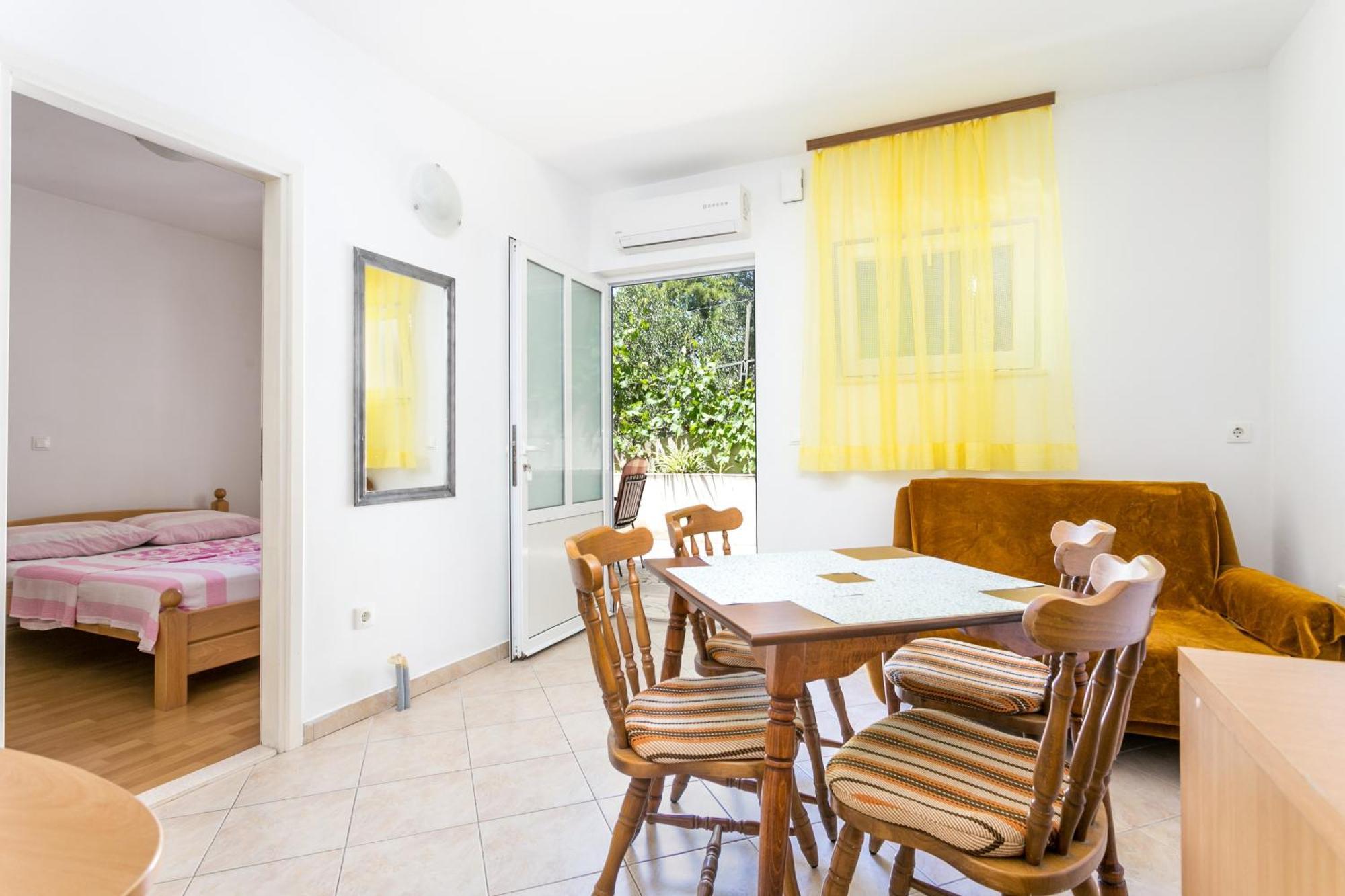 By The Sea Brela, Makarska - 18356 Apartment *